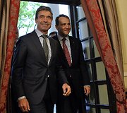NATO generalinis sekretorius Andersas Foghas Rasmussenas ir Lenkijos užsienio reikalų ministras Radoslawas Sikorskis