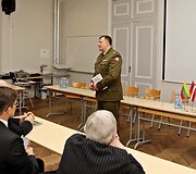 Mjr. Gintautas Jak&scaron;tys pasakoja apie ilgą Lietuvos kelią į nepriklausomybę. (c) Sigita Matulevičienė 