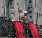 &bdquo;Femen&ldquo; aktyvistės Paryžiuje