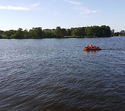 Atmatos žiotyse ant seklumos užplaukė jachta