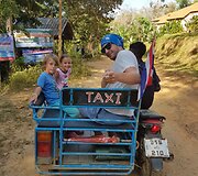 Taxi Koh Mook saloje. Tai viena i&scaron; salų, kurias taip pat rekomenduoja aplankyti