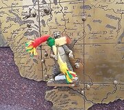 Žemaitijos sostinės me&scaron;kos pasipuo&scaron;ė trispalviais &scaron;alikais