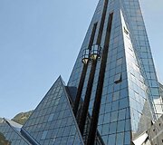 Į Kaldea kompleksą kelia liftai esantys pastato i&scaron;orėje