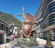 S. Dali laikrodžio skulptūra Andoros sostinėje