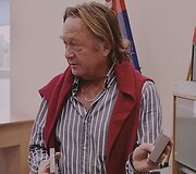 Už indėlį Roki&scaron;kio kra&scaron;tui ir dvarų kultūrai baronas Piotras Rozenas apdovanotas Roki&scaron;kio savivaldybės sidabro ženklu