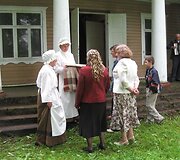 2010 m. dvare minėtas Lailūnų kaimo 180 metų jubiliejus. Svečius pasitiko liokajai.