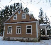 Centrinio pastato kolonos primena Gačionių dvarą