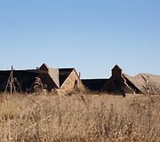 Senieji Čedasų dvaro pastatai &ndash; gal kumetynai, o sovietmečiu &ndash; kiaulidė ir raguočių ferma