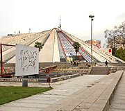 Tiranos piramidė