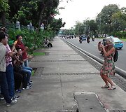Mama fotografuoja vietinius