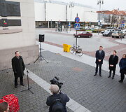 Vilniaus rotu&scaron;ės sienoje atidengta lenta, skirta &bdquo;Vilniui &ndash; Europos kultūros sostinei 2009&ldquo; atminti