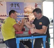 Tarptautinis sporto festivalis: rankų lenkimo varžybos