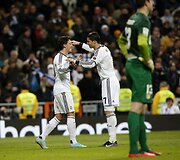 Mesutas Ozilas ir Cristiano Ronaldo