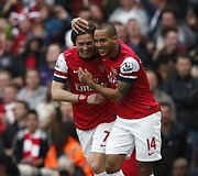 Mikelis Arteta ir Theo Walcottas.