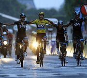 Chritopheris Froome'as su komandos draugais.