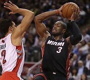 Dwyane'as Wade'as prie&scaron; Landry Fieldsą