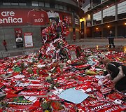 Eusebio palydėtas į paskutinę kelionę