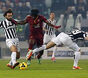 Andrea Pirlo ir Gervinho