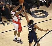 Atakuoja Kyle'as Lowry