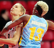 Greta &Scaron;niokaitė ir Danielle Robinson
