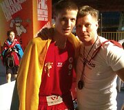Martynas Jasiūnas ir treneris Žyrūnas Jasiūnas po pergalės pirmame etape prie&scaron; Malaizijos atstovą