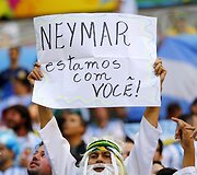Neymarą palaikantis plakatas: &bdquo;Mes su tavimi&ldquo;