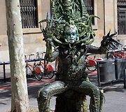 La Rambla garsi gyvosiomis skulptūromis