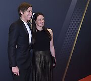 Abby Wambach (kairėje) su žmona Sarah Huffman &ndash; abi JAV futbolininkės