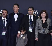 Cristiano Ronaldo su sūnumi ir giminaičiais