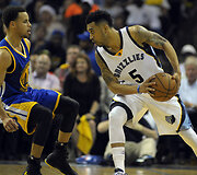 Stephenas Curry ir Courtney Lee
