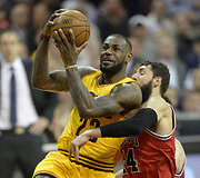 LeBronas Jamesas ir Nikola Mirotičius