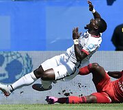 Henri Bedimo stabdo Sergeą Aurier
