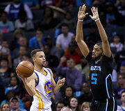 Stephenas Curry ir Nicolas Batumas