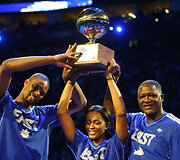 Chrisas Boshas, Swin Cash ir Dominique Wilkinsas 2013 m.