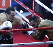 Denisas Lebedevas galingais smūgiais sudaužė Victorą Emilio Ramirezą