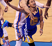 Enesas Kanteris stabdo Stepheną Curry