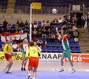 Korfbolo rungtynių akimirka