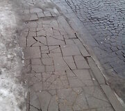  Automobiliai ant &scaron;aligatvių
