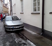  Automobiliai ant &scaron;aligatvių