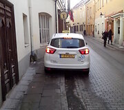  Automobiliai ant &scaron;aligatvių