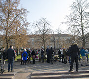Teatralizuota protesto akcija prie&scaron; medžių kirtimą giriose