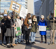 Teatralizuota protesto akcija prie&scaron; medžių kirtimą giriose