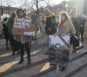 Teatralizuota protesto akcija prie&scaron; medžių kirtimą giriose