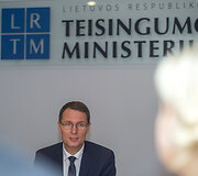 Teisingumo ministerijoje vyko pasitarimas-diskusija dėl galimos dvigubos kokybės prekių