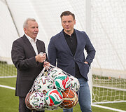 Vilniaus Pilaitės gimnazijos dengto futbolo maniežo atidarymas