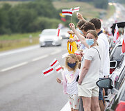 50 tūkstančių žmonių stojo į gyvą grandinę: lietuviai solidarizuojasi su baltarusiais