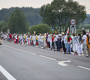 50 tūkstančių žmonių stojo į gyvą grandinę: lietuviai solidarizuojasi su baltarusiais