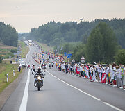 50 tūkstančių žmonių stojo į gyvą grandinę: lietuviai solidarizuojasi su baltarusiais