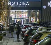 &bdquo;Ikea&ldquo; ir &bdquo;Nordika&ldquo; prekybos centrų prieigos sugriežtinto karantino i&scaron;vakarėse