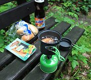 Gaminu Hot dog'ą.